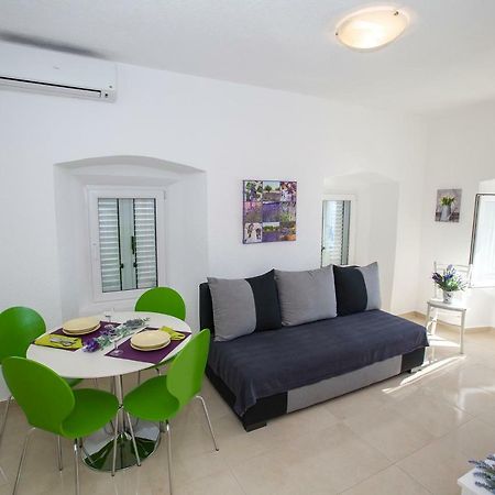 Apartmani Cindric Karlobag Kültér fotó