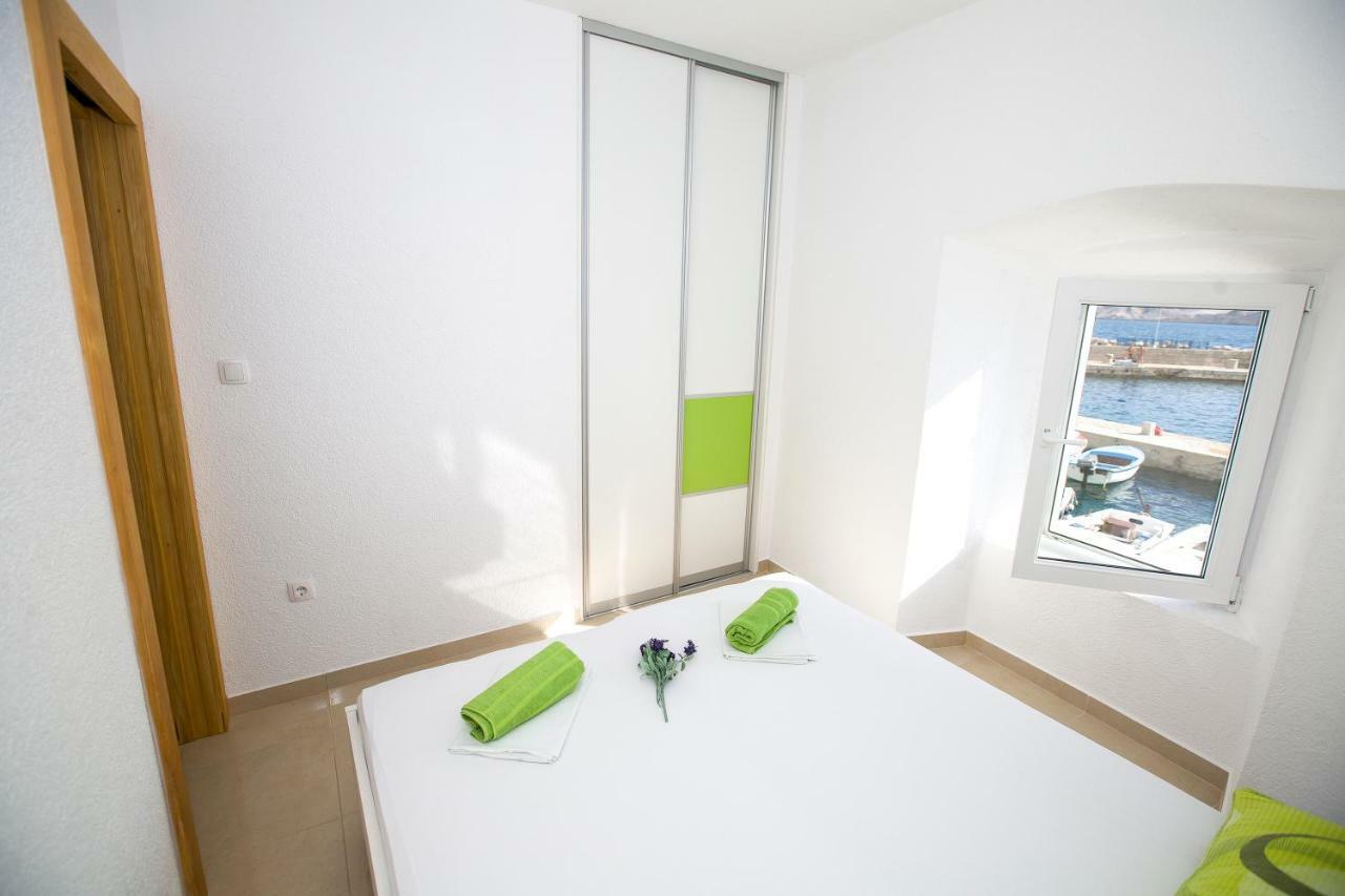 Apartmani Cindric Karlobag Kültér fotó