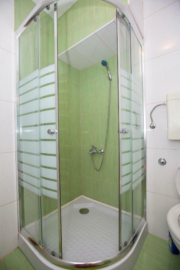 Apartmani Cindric Karlobag Kültér fotó