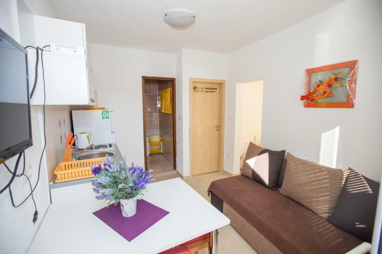 Apartmani Cindric Karlobag Kültér fotó