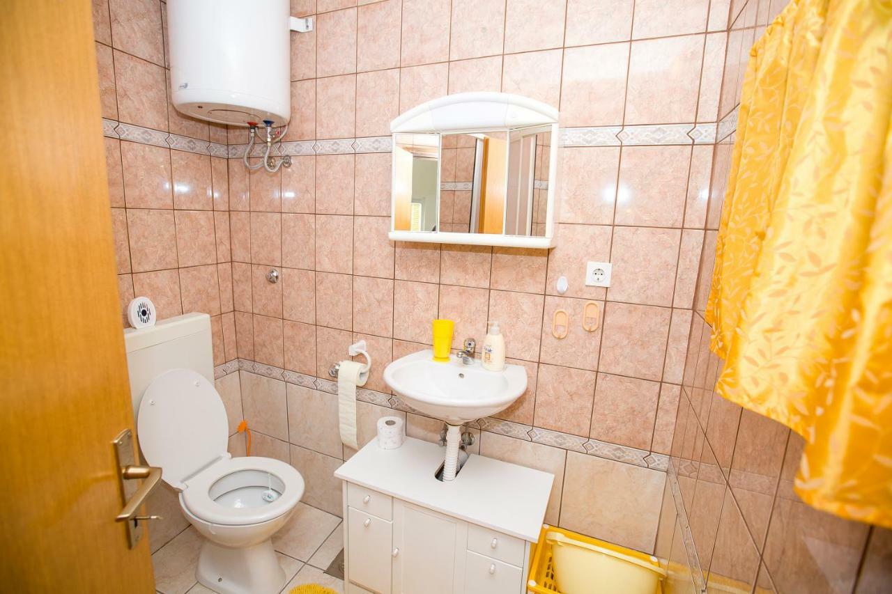 Apartmani Cindric Karlobag Kültér fotó