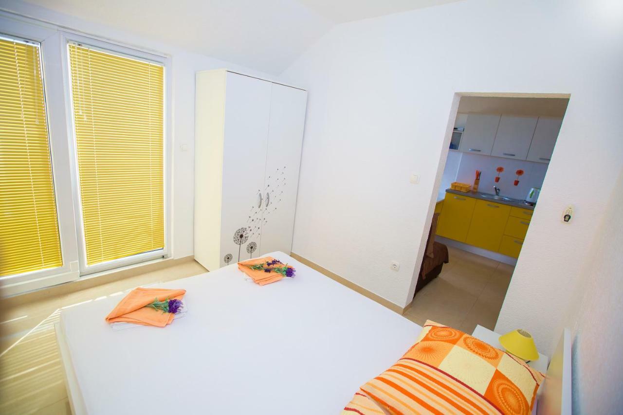 Apartmani Cindric Karlobag Kültér fotó