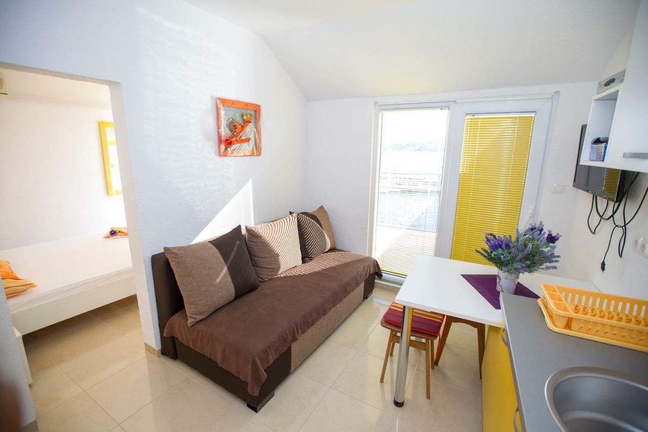 Apartmani Cindric Karlobag Kültér fotó