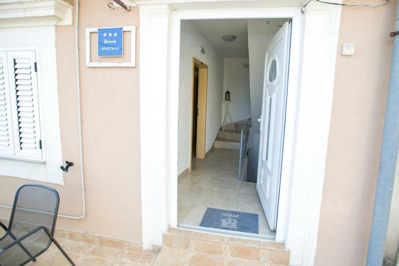 Apartmani Cindric Karlobag Kültér fotó